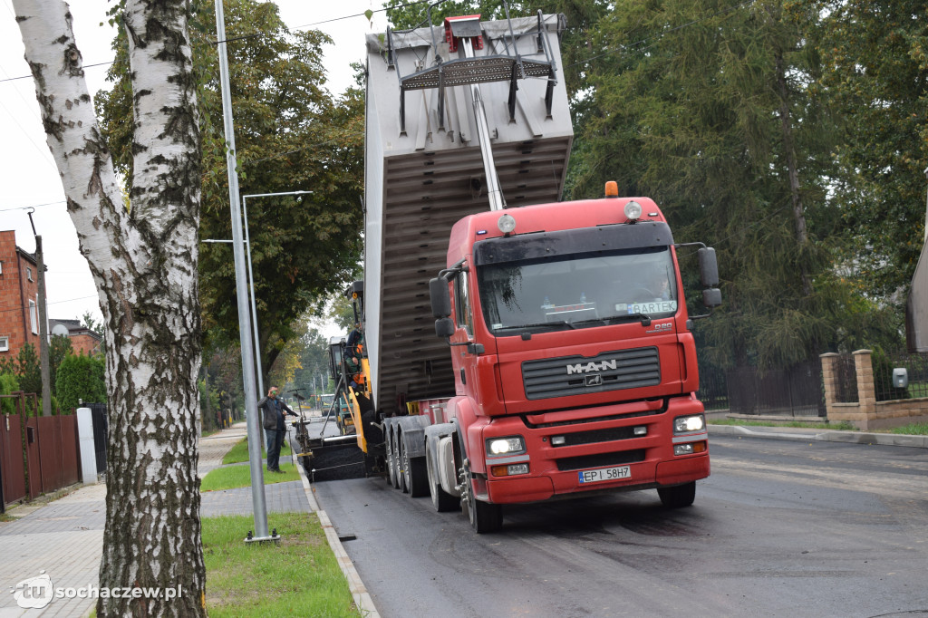 Nowy asfalt na 15 Sierpnia