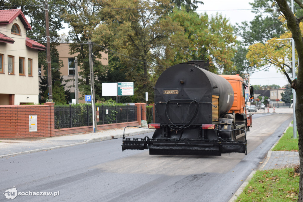 Nowy asfalt na 15 Sierpnia