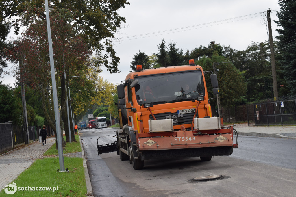 Nowy asfalt na 15 Sierpnia