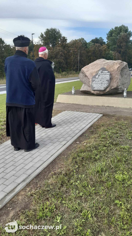 Niecodzienny gość na Szlaku Pamięci Cichociemnych w Brzozowie
