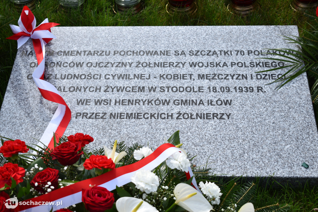 Odsłonięcie tablicy pamiątkowej upamiętniającej zamordowanych w Henrykowie
