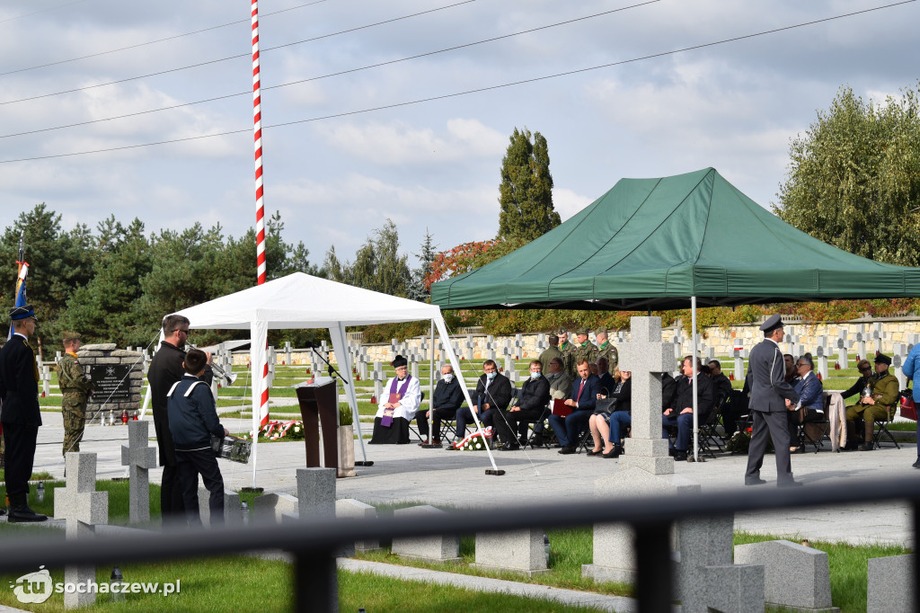 Odsłonięcie tablicy pamiątkowej upamiętniającej zamordowanych w Henrykowie
