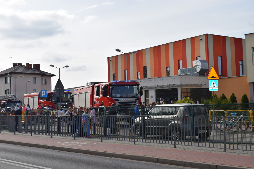 Alarm bombowy w Szkole Podstawowej nr 4