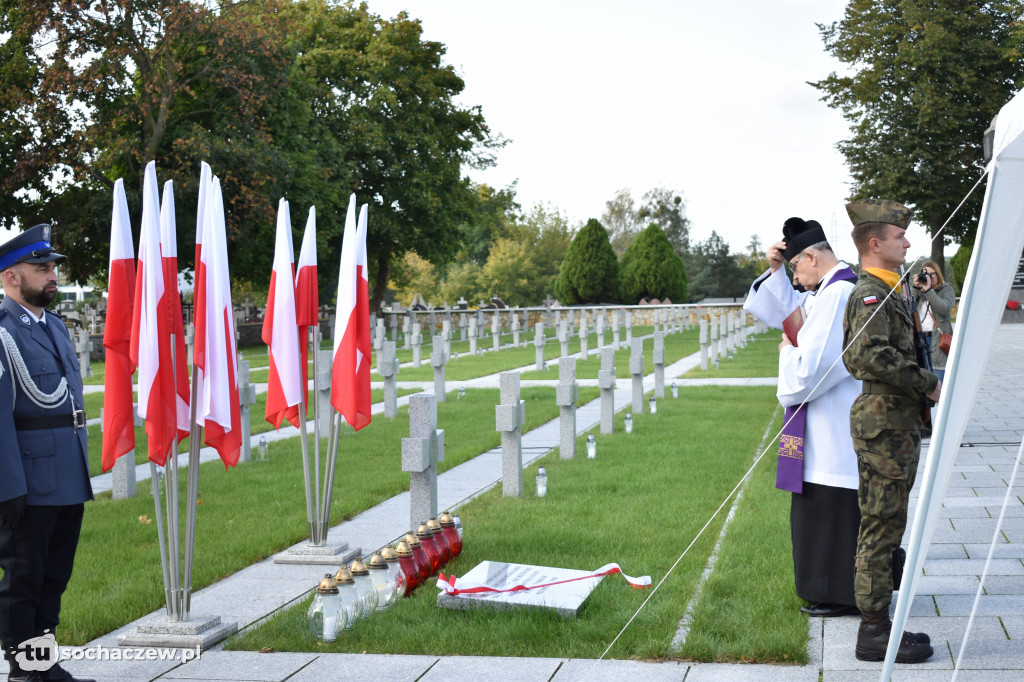 Odsłonięcie tablicy pamiątkowej upamiętniającej zamordowanych w Henrykowie