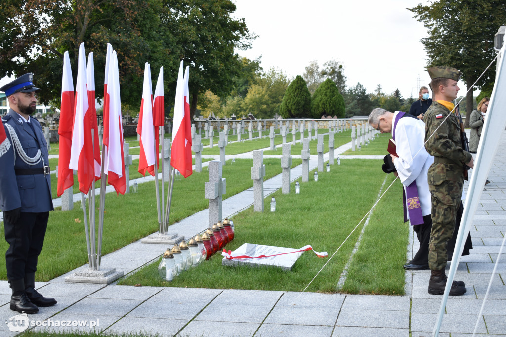 Odsłonięcie tablicy pamiątkowej upamiętniającej zamordowanych w Henrykowie