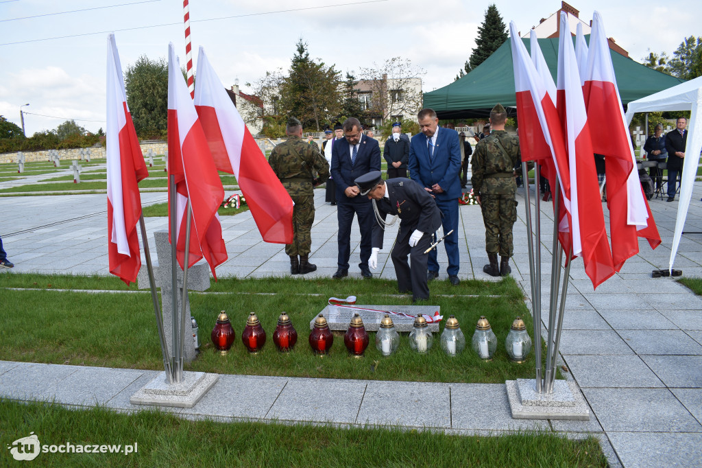 Odsłonięcie tablicy pamiątkowej upamiętniającej zamordowanych w Henrykowie