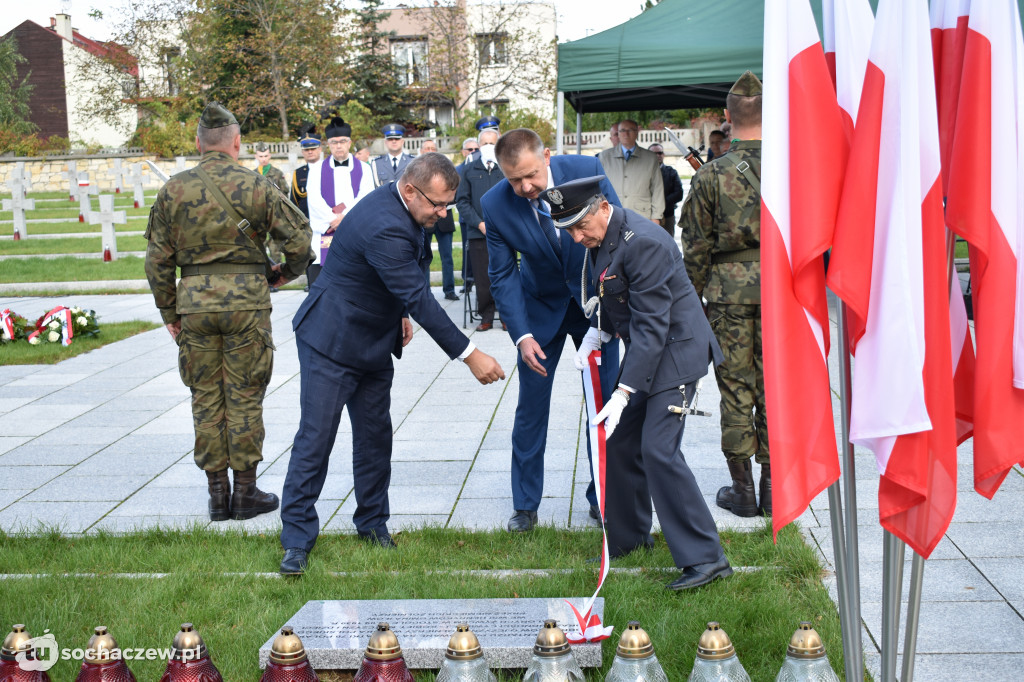 Odsłonięcie tablicy pamiątkowej upamiętniającej zamordowanych w Henrykowie