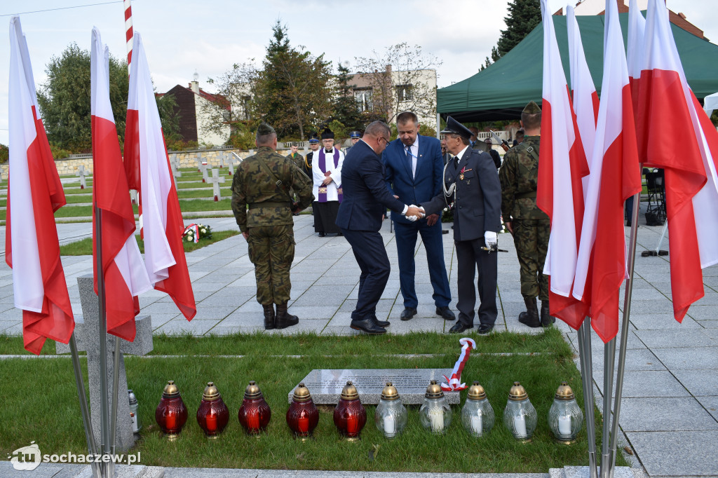 Odsłonięcie tablicy pamiątkowej upamiętniającej zamordowanych w Henrykowie