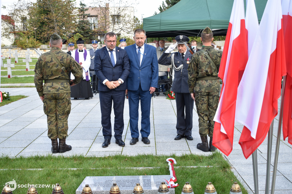Odsłonięcie tablicy pamiątkowej upamiętniającej zamordowanych w Henrykowie