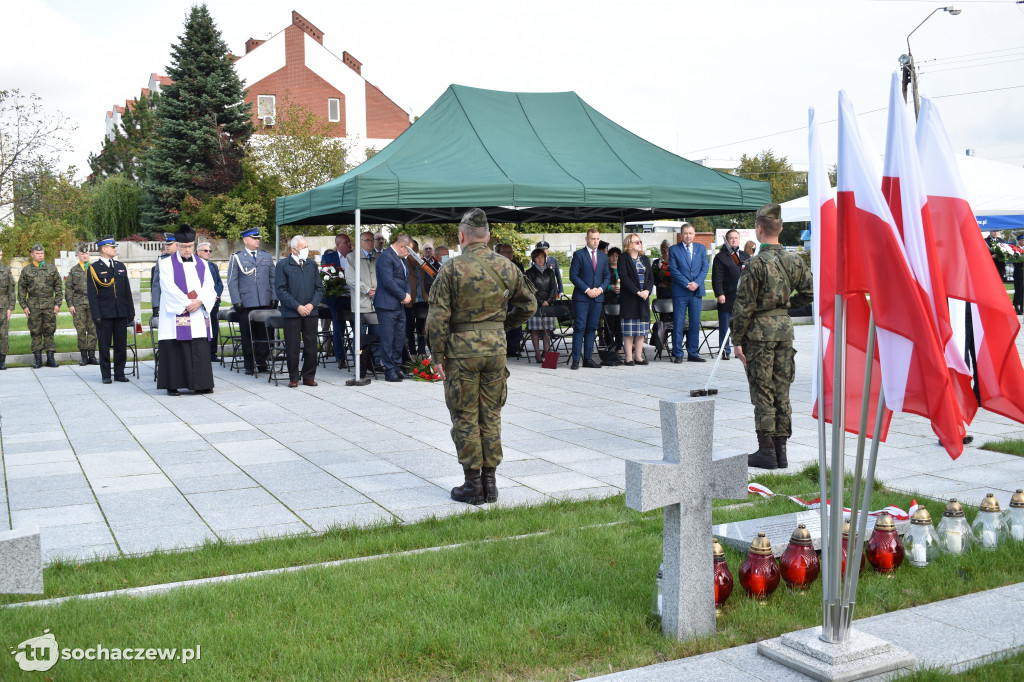 Odsłonięcie tablicy pamiątkowej upamiętniającej zamordowanych w Henrykowie