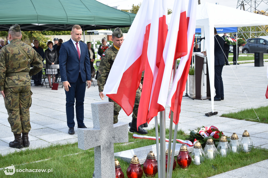 Odsłonięcie tablicy pamiątkowej upamiętniającej zamordowanych w Henrykowie