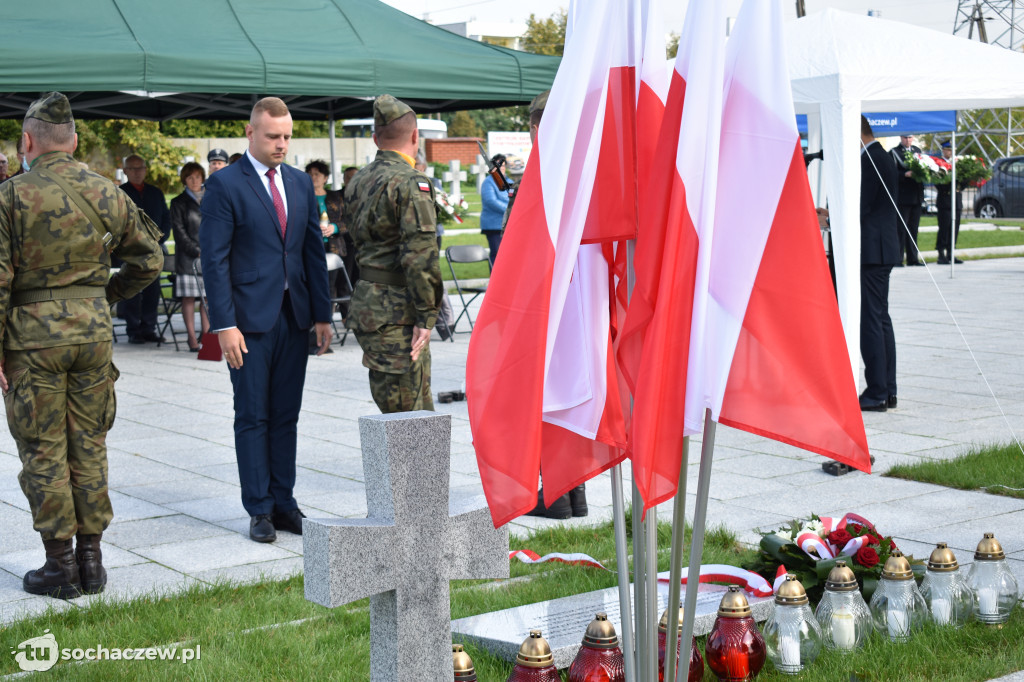 Odsłonięcie tablicy pamiątkowej upamiętniającej zamordowanych w Henrykowie