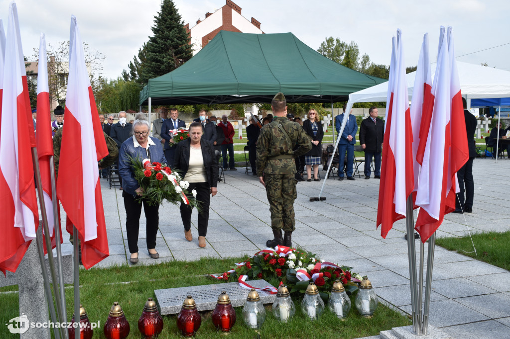 Odsłonięcie tablicy pamiątkowej upamiętniającej zamordowanych w Henrykowie
