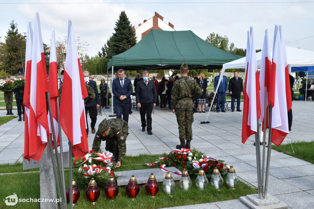 Odsłonięcie tablicy pamiątkowej upamiętniającej zamordowanych w Henrykowie