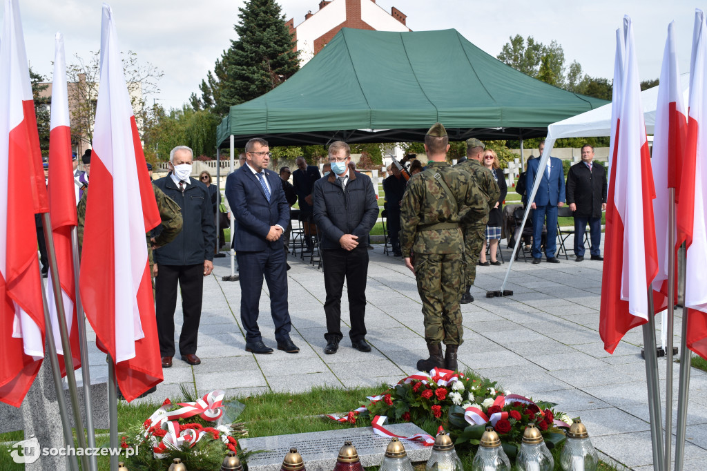 Odsłonięcie tablicy pamiątkowej upamiętniającej zamordowanych w Henrykowie