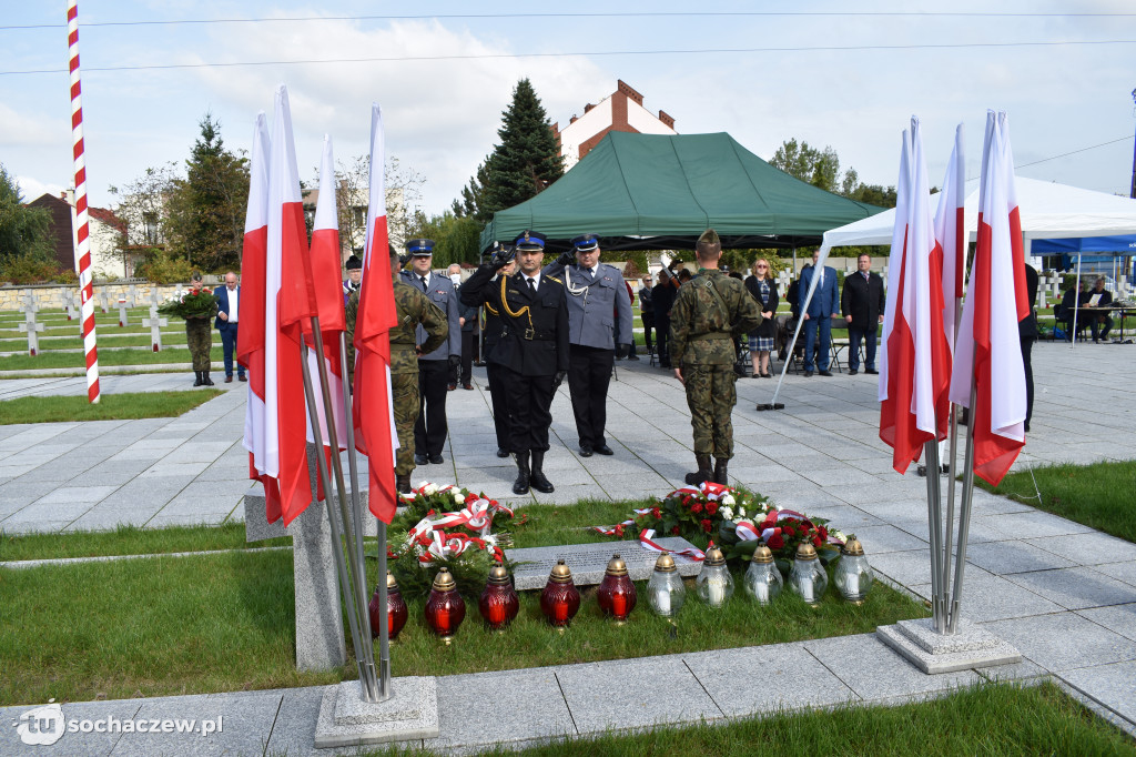 Odsłonięcie tablicy pamiątkowej upamiętniającej zamordowanych w Henrykowie