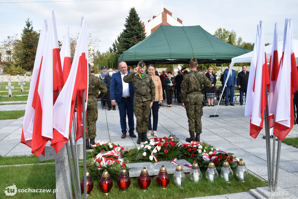 Odsłonięcie tablicy pamiątkowej upamiętniającej zamordowanych w Henrykowie