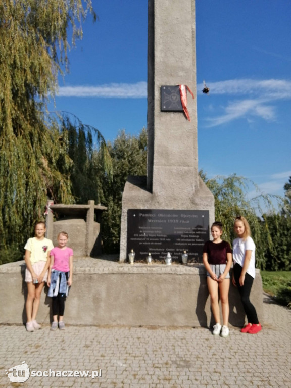 Uczniowie Szkoły w Brochowie odwiedzili miejsce pamięci w Śladowie