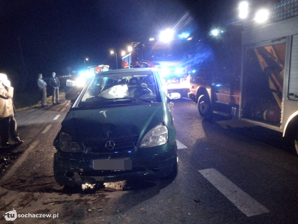 Zderzenie mercedesa z ciągnikiem sadowniczym w Giżycach