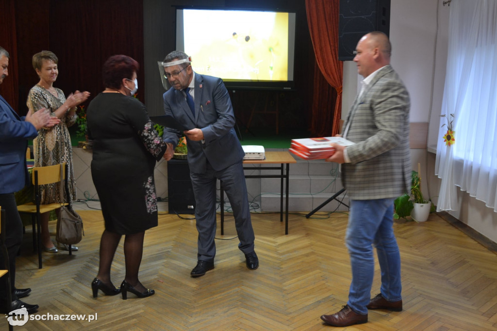 Nagrody wójta gminy Iłów z okazji Dnia Edukacji Narodowej rozdane