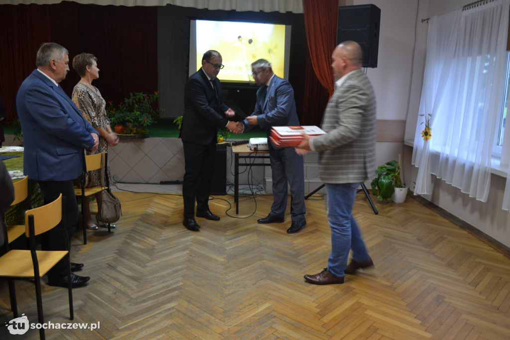 Nagrody wójta gminy Iłów z okazji Dnia Edukacji Narodowej rozdane