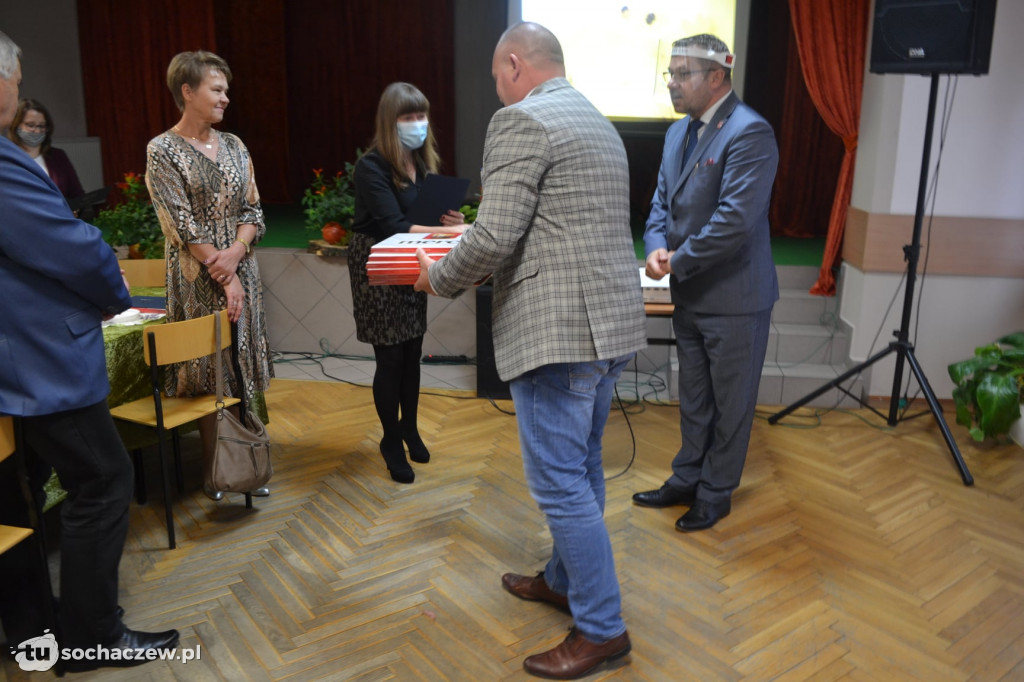 Nagrody wójta gminy Iłów z okazji Dnia Edukacji Narodowej rozdane