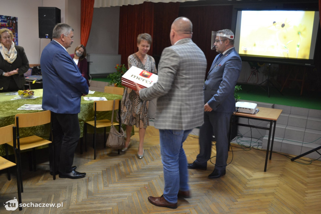Nagrody wójta gminy Iłów z okazji Dnia Edukacji Narodowej rozdane