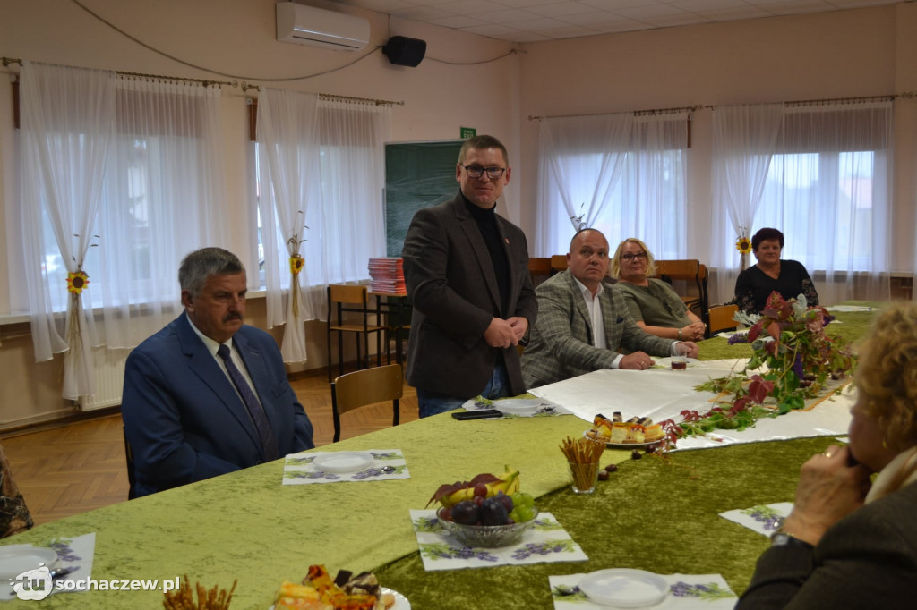 Nagrody wójta gminy Iłów z okazji Dnia Edukacji Narodowej rozdane