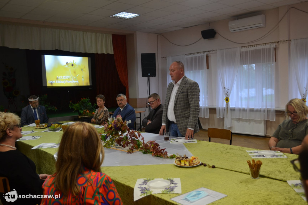 Nagrody wójta gminy Iłów z okazji Dnia Edukacji Narodowej rozdane