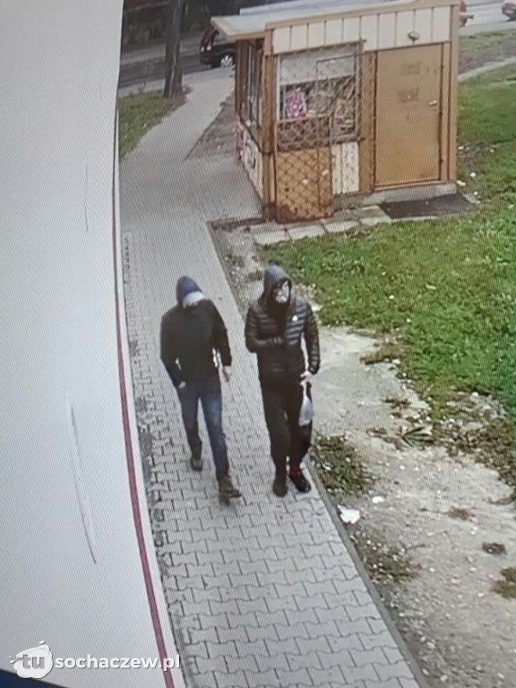 Włamanie w Sochaczewie. Poszkodowany sochaczewianin poszukuje złodziei. Publikujemy zdjęcia