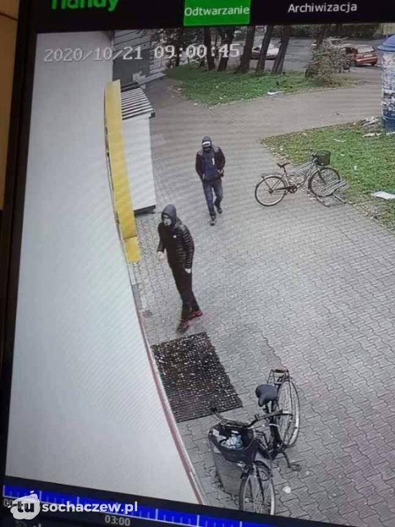 Włamanie w Sochaczewie. Poszkodowany sochaczewianin poszukuje złodziei. Publikujemy zdjęcia