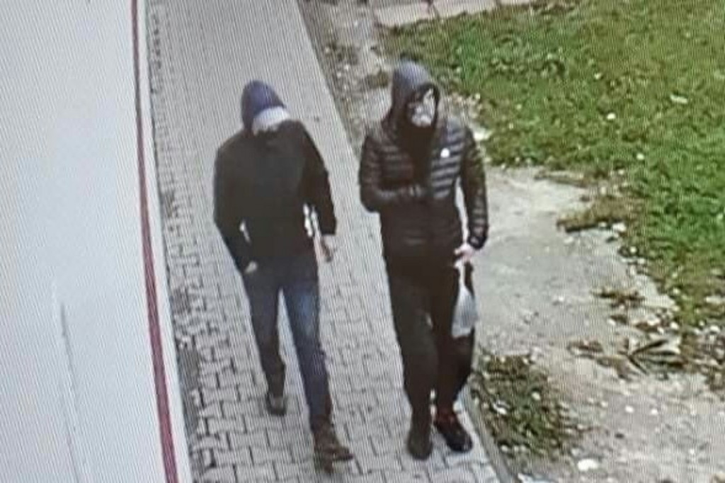 Włamanie w Sochaczewie. Poszkodowany sochaczewianin poszukuje złodziei. Publikujemy zdjęcia