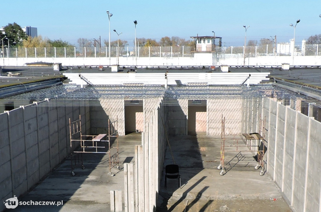 Niecodzienny widok w Łowiczu. Runął mur Zakładu Karnego