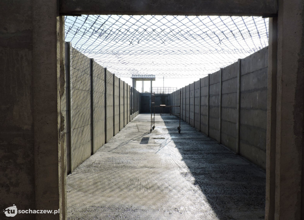 Niecodzienny widok w Łowiczu. Runął mur Zakładu Karnego