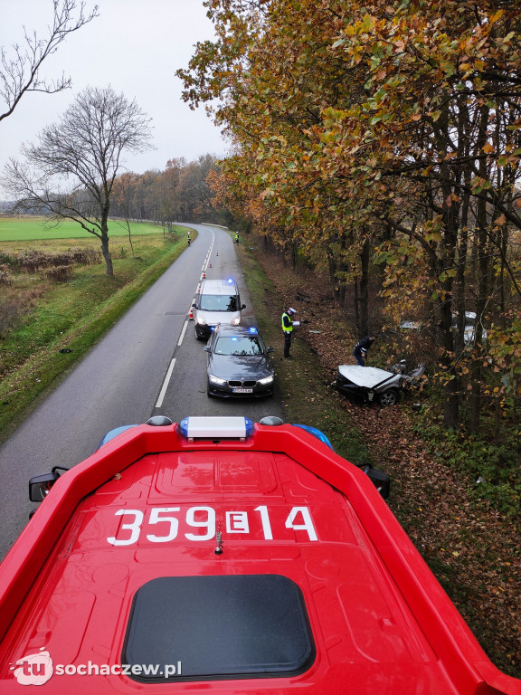 Wypadek w Skierniewicach. Auto rozpadło się na dwie części