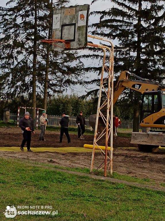 Nowe boisko sportowe w Kapturach
