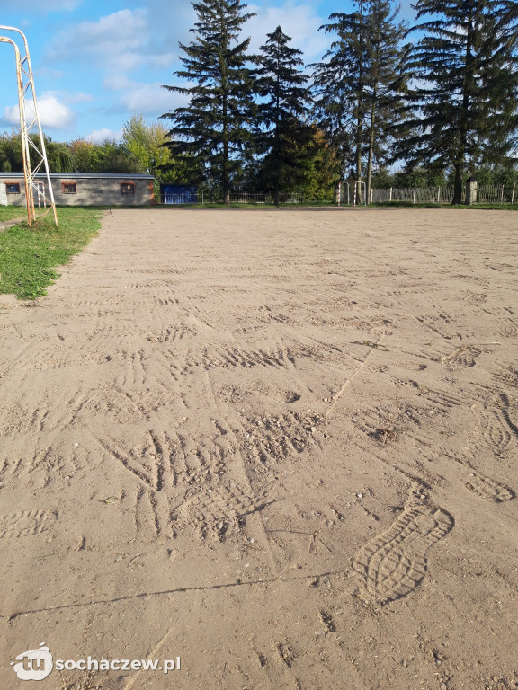 Nowe boisko sportowe w Kapturach