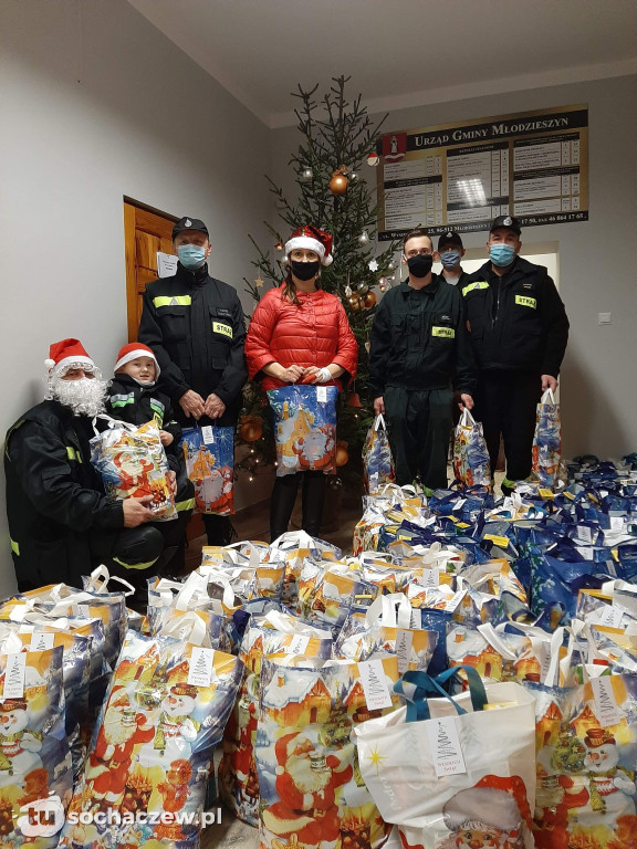Świąteczna paczka z gminą Młodzieszyn
