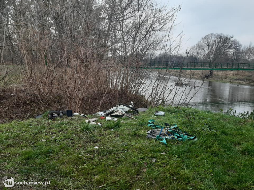 Śmieciowy dramat, przy samej obwodnicy w Boryszewie nad Bzurą