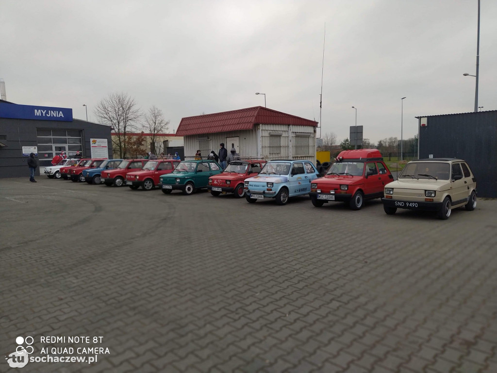 Mikołaje w Sochaczewie w kajakach i w maluchach
