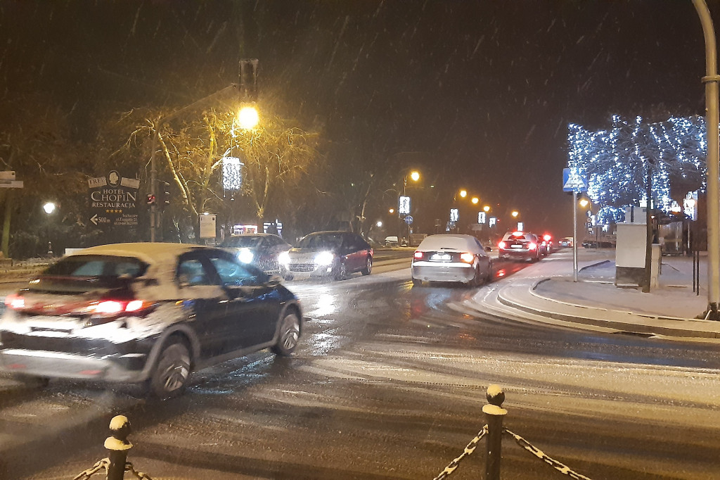 Gołoledź na ulicach Sochaczewa