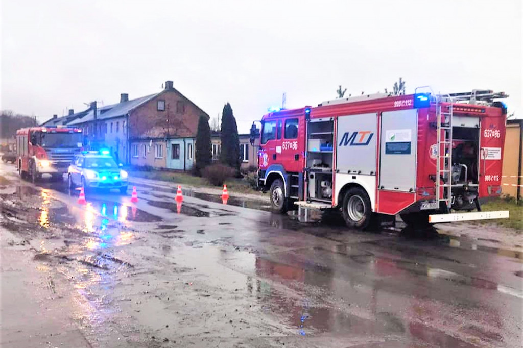 Szymanów. Ciężarówka uderzyła w słup energetyczny