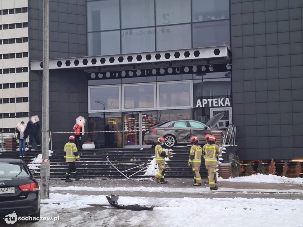 Autem po schodach do Galerii Wisła w Płocku