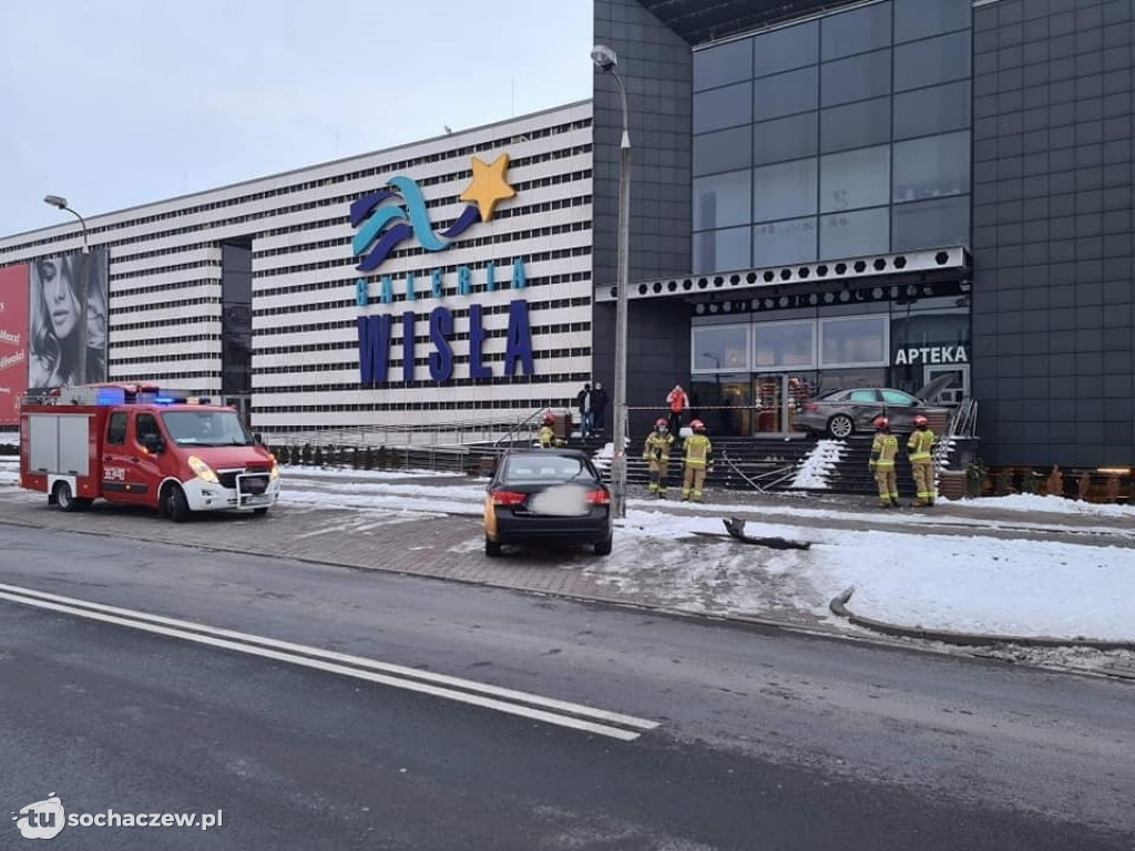 Autem po schodach do Galerii Wisła w Płocku