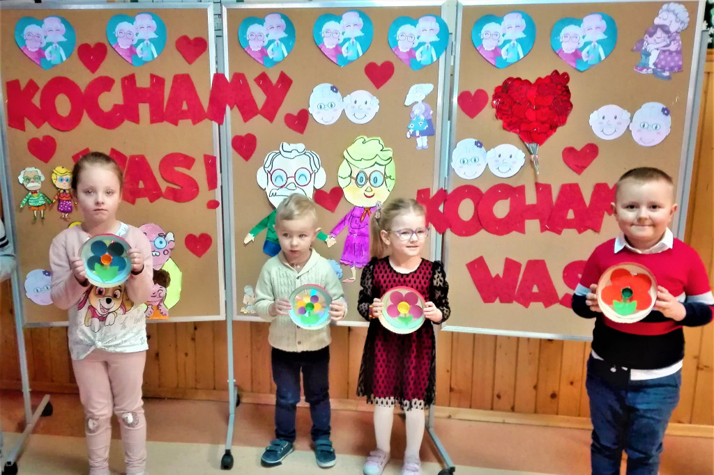 Wirtualny Dzień Babci i Dziadka w Przedszkolu w Giżycach