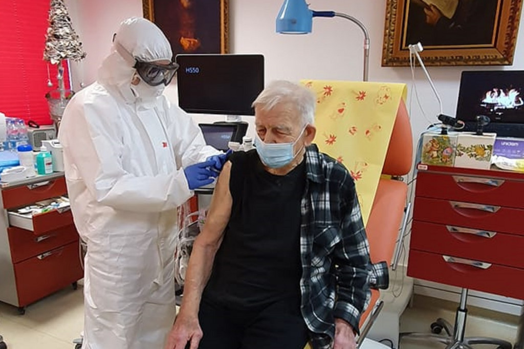 Młodzieszyn: ruszyły szczepienia seniorów