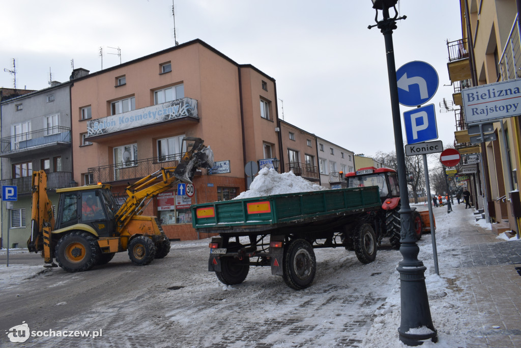 Sochaczew: akcja wywożenia śniegu z miasta