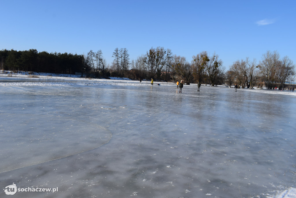 Bulwary nad Bzurą pod lodem