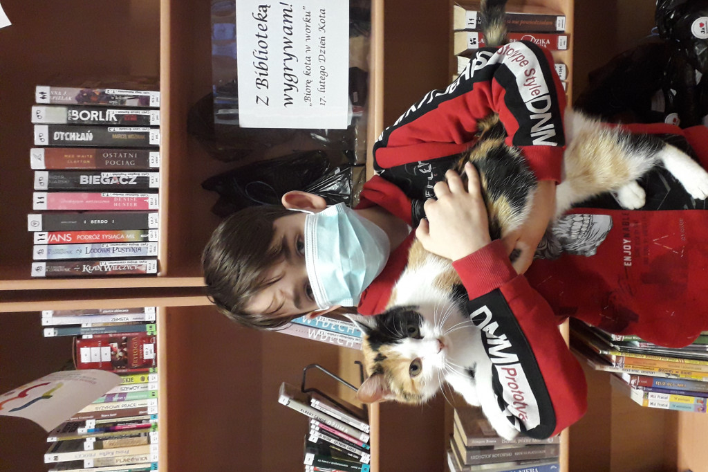 Tosia w bibliotece