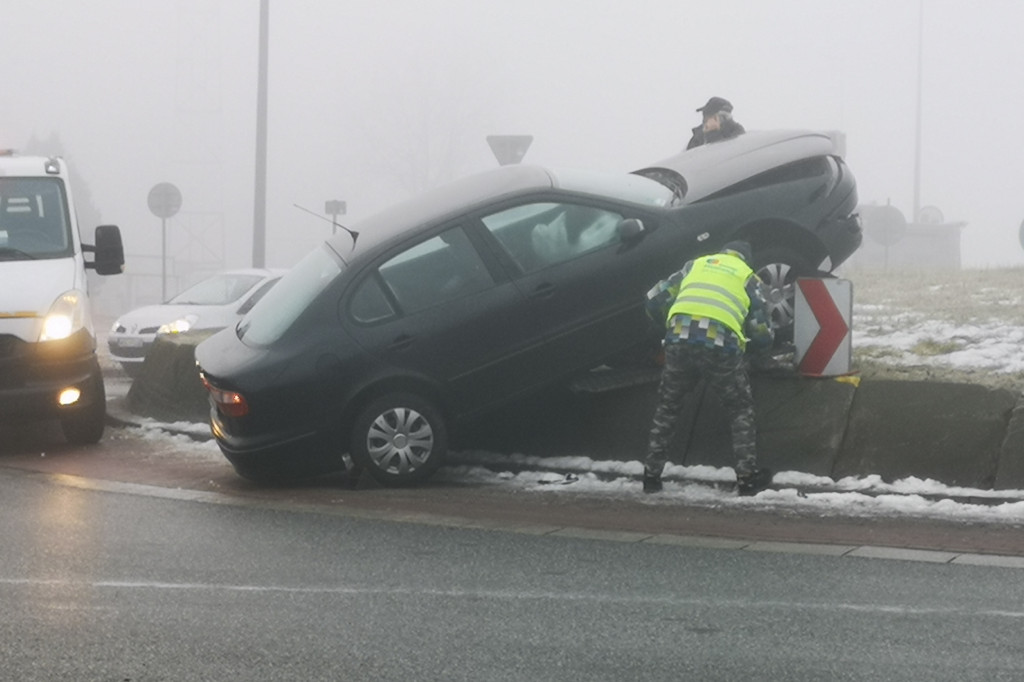 Wbity w rondo w Ruszkach. Apelujemy o ostrożność